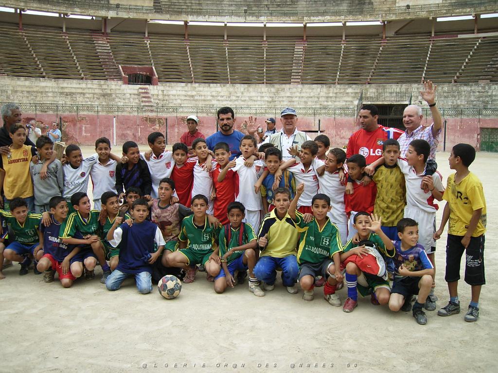 040-ORAN-Juin06-les arenes.jpg - Unicode